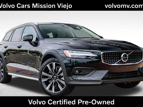Certified 2026 Volvo V60 B5 Cross Country Ultra w/ Climate Package AWD/4WD image 1