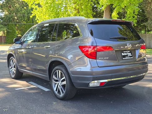 Used 2017 Honda Pilot Elite image 4
