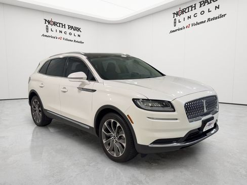 Certified 2022 Lincoln Nautilus Reserve FWD image 3