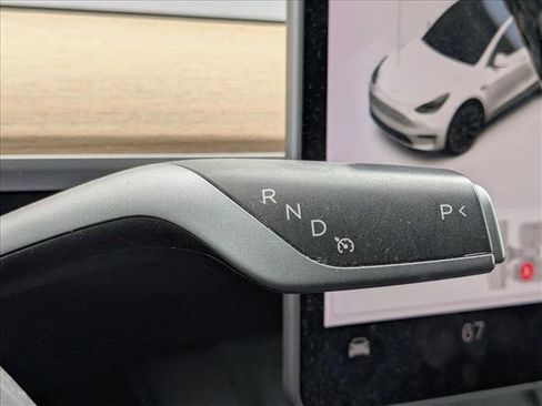 Used 2021 Tesla Model Y Long Range image 11