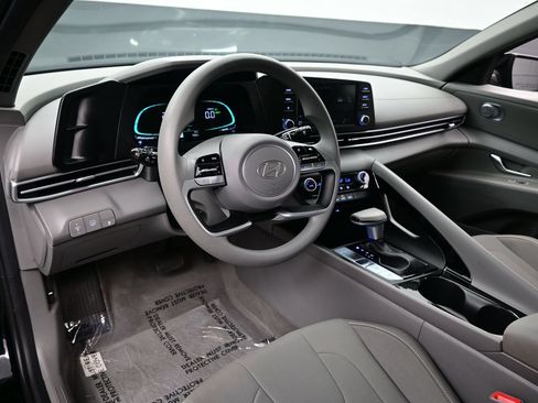 Certified 2026 Hyundai Elantra Hybrid FWD image 12