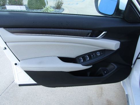 Used 2020 Honda Accord EX image 12