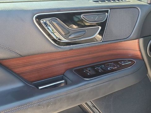 Used 2024 Lincoln Navigator Premiere image 21