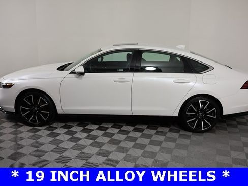 Used 2025 Honda Accord Touring image 5