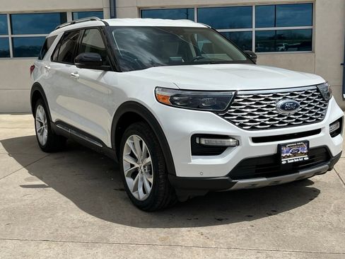 Used 2023 Ford Explorer Platinum w/ Technology Package AWD/4WD image 3