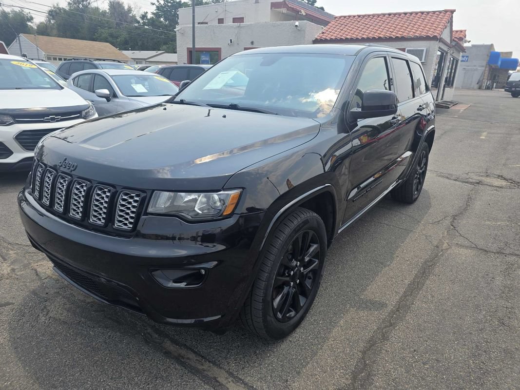 Used 2021 Jeep Grand Cherokee Laredo X AWD/4WD image 3