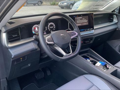 New 2026 Volkswagen Tiguan SE image 9