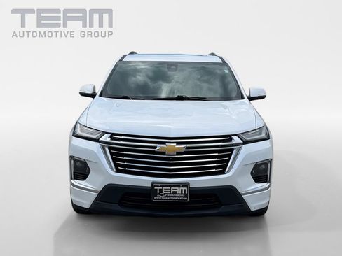 Used 2023 Chevrolet Traverse Premier FWD image 2