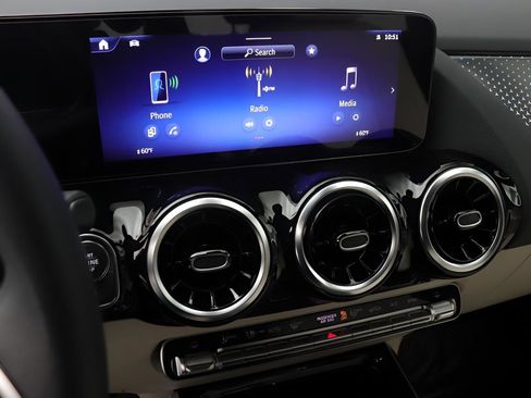 Certified 2026 Mercedes-Benz GLA 250 image 9