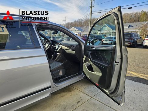Used 2022 Volkswagen Tiguan SE R-Line image 14