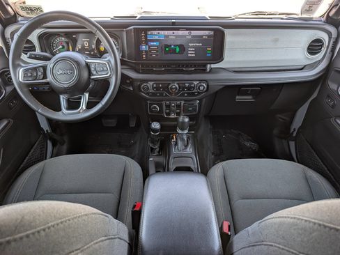 Used 2024 Jeep Wrangler Unlimited Sahara AWD/4WD image 14