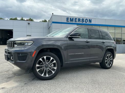 Used 2022 Jeep Grand Cherokee Overland w/ Luxury Tech Group IV AWD/4WD image 1