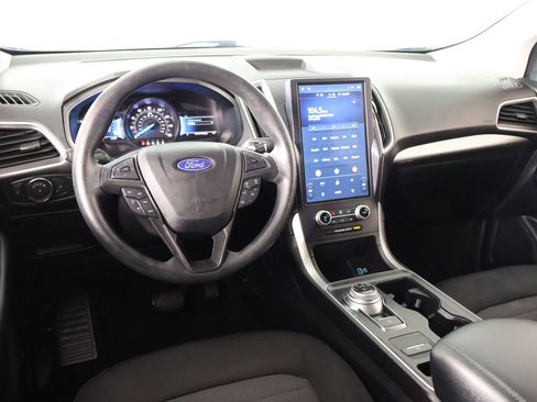 Used 2022 Ford Edge SE image 2