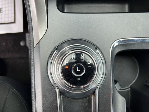 Used 2019 Ford Fusion SE FWD image 15