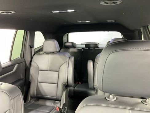Used 2025 GMC Acadia Elevation w/ Elevation Premium Package AWD/4WD image 36