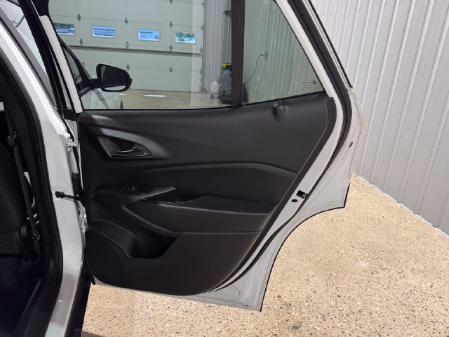 Used 2025 Chevrolet Trax LT w/ LT Convenience Package FWD image 25
