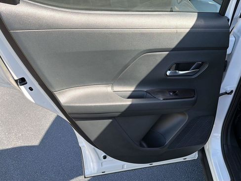 Used 2025 Nissan Kicks SV FWD image 17