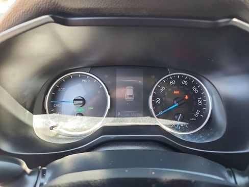 Used 2020 Toyota RAV4 LE w/ All Weather Liner Package AWD/4WD image 10