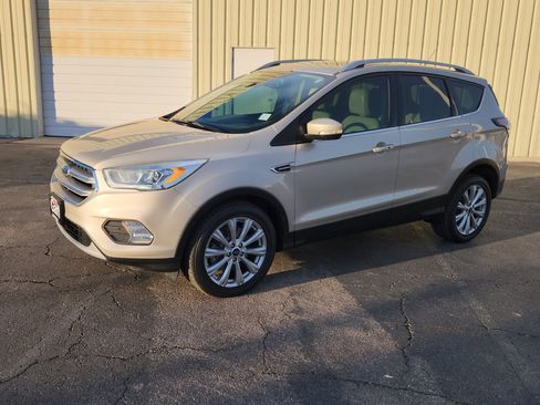Used 2017 Ford Escape Titanium image 3