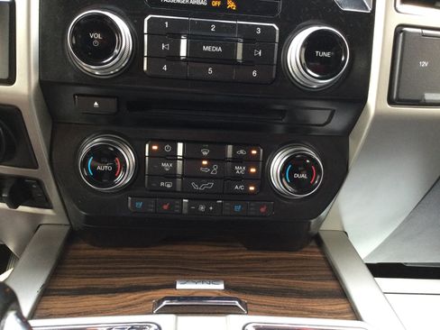 Used 2016 Ford F150 Lariat w/ Equipment Group 502A Luxury AWD/4WD image 14