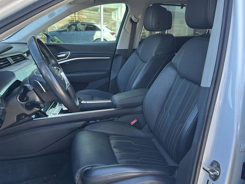 Used 2024 Audi Q8 e-tron Prestige w/ Prestige Package image 12