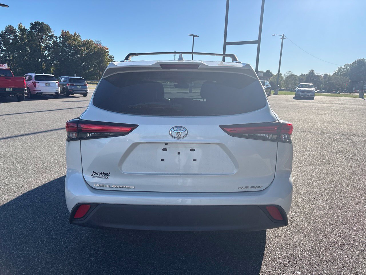 Used 2021 Toyota Highlander XLE AWD/4WD image 7