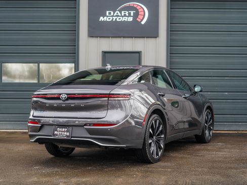 Used 2023 Toyota Crown Platinum image 7