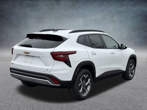 Used 2025 Chevrolet Trax LT image 3
