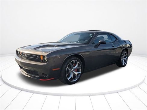 Used 2016 Dodge Challenger SXT Plus image 18