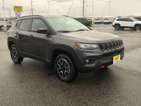 Used 2024 Jeep Compass Trailhawk AWD/4WD image 2