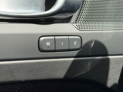 Certified 2025 Volvo XC40 B5 Plus image 17