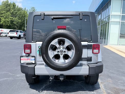 Used 2016 Jeep Wrangler Unlimited Sahara w/ Connectivity Group AWD/4WD image 8