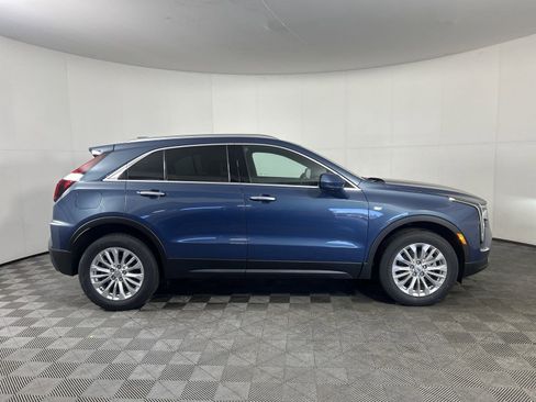 New 2024 Cadillac XT4 Luxury w/ Cold Weather Package image 9