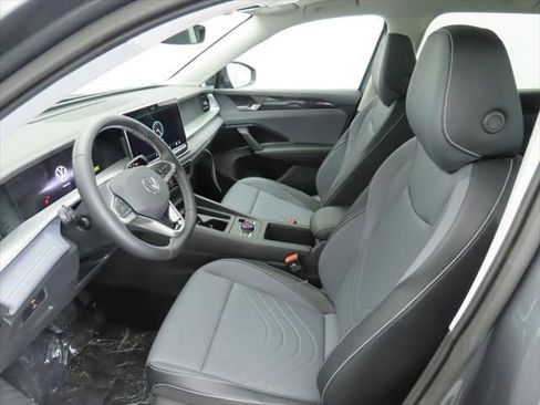 New 2026 Volkswagen Tiguan SE image 17