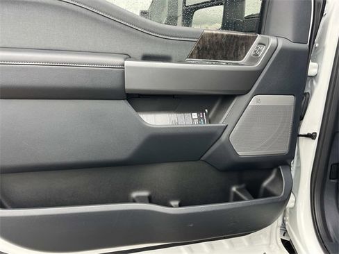 Used 2024 Ford F250 Lariat w/ Sport Appearance Package image 25