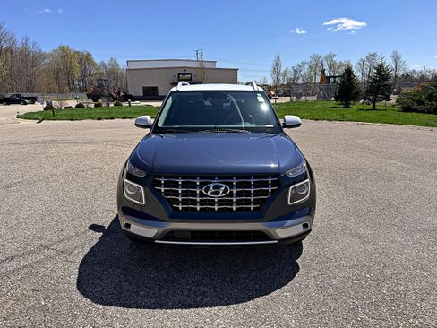 Used 2021 Hyundai Venue w/ Cargo Package image 4