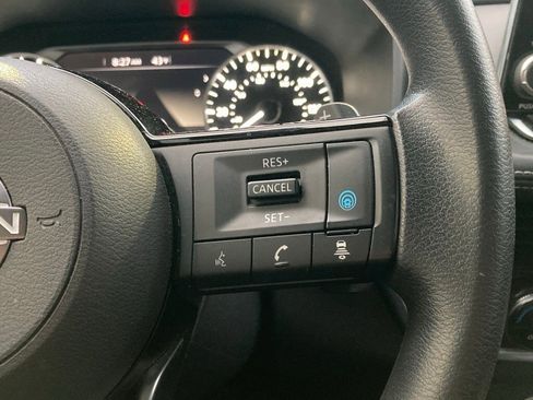 Used 2022 Nissan Rogue SV image 17