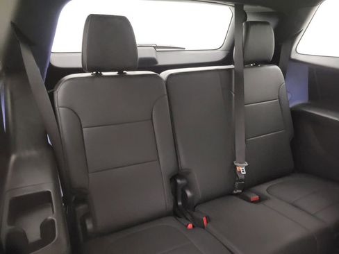 Used 2023 Chevrolet Traverse LT image 41