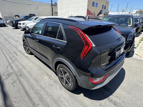 Used 2023 Kia Niro EX FWD image 4
