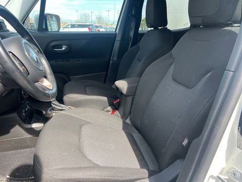 Used 2017 Jeep Renegade Latitude image 14