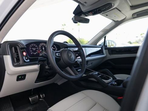 New 2025 Porsche Cayenne Turbo image 4