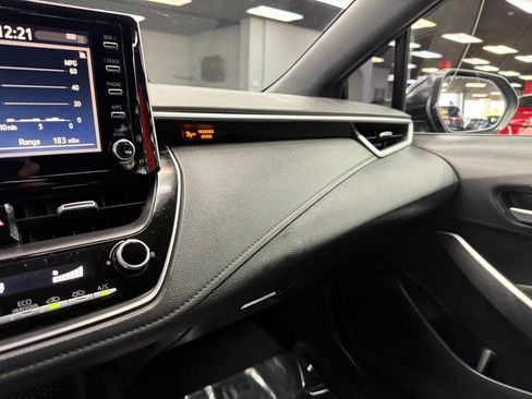 Used 2020 Toyota Corolla SE w/ SE Premium Package FWD image 27