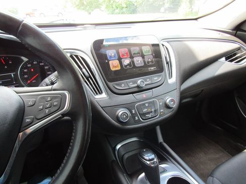 Used 2018 Chevrolet Malibu LT FWD image 22