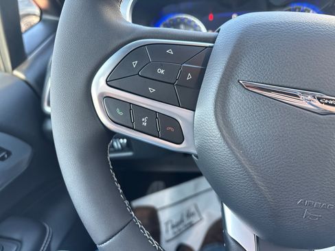 New 2026 Chrysler Pacifica Limited image 25