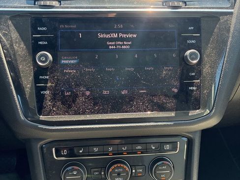 Used 2019 Volkswagen Tiguan SE w/ Panoramic Sunroof Package AWD/4WD image 14