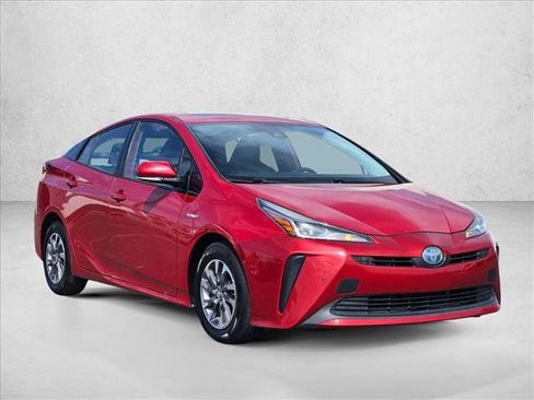Used 2019 Toyota Prius XLE w/ Premium Convenience Package FWD image 3