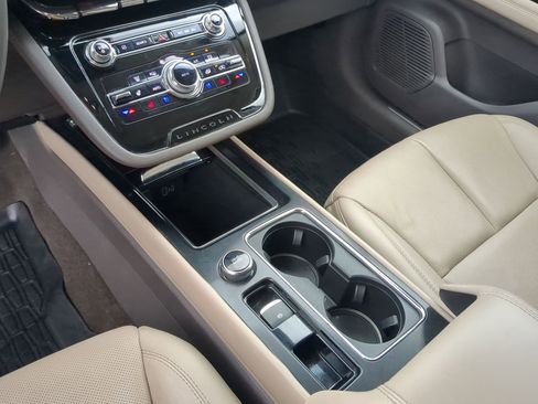 Used 2022 Lincoln Corsair AWD w/ Premium Package image 20