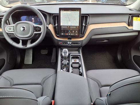 New 2026 Volvo XC60 B5 Plus w/ Climate Package image 10