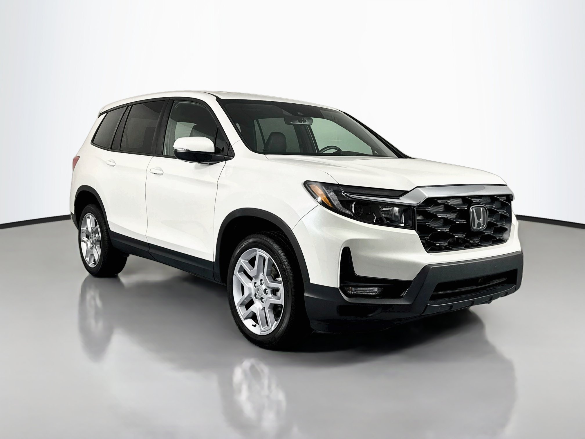 Certified 2025 Honda Passport EX-L image 3
