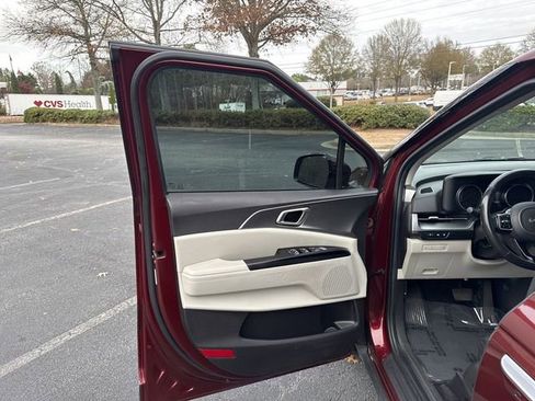 Used 2024 Kia Carnival LX image 23